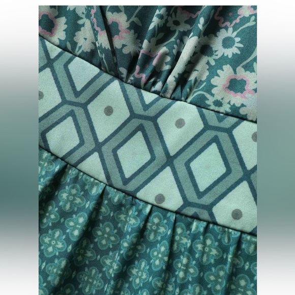 BloomChic Bandana Patchwork Floral Sleeveless Dress - Picture 7 of 8